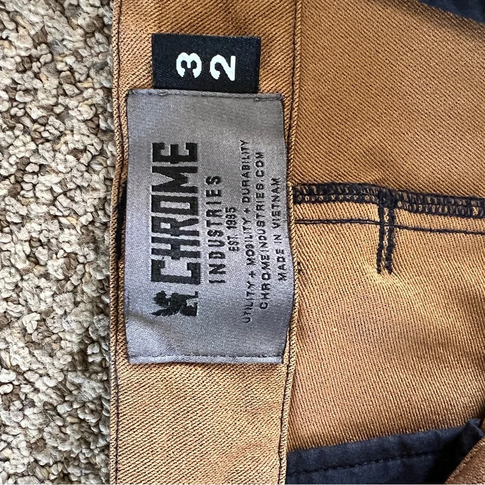 Chrome Industries shorts / size 32 - Picture 3 of 6